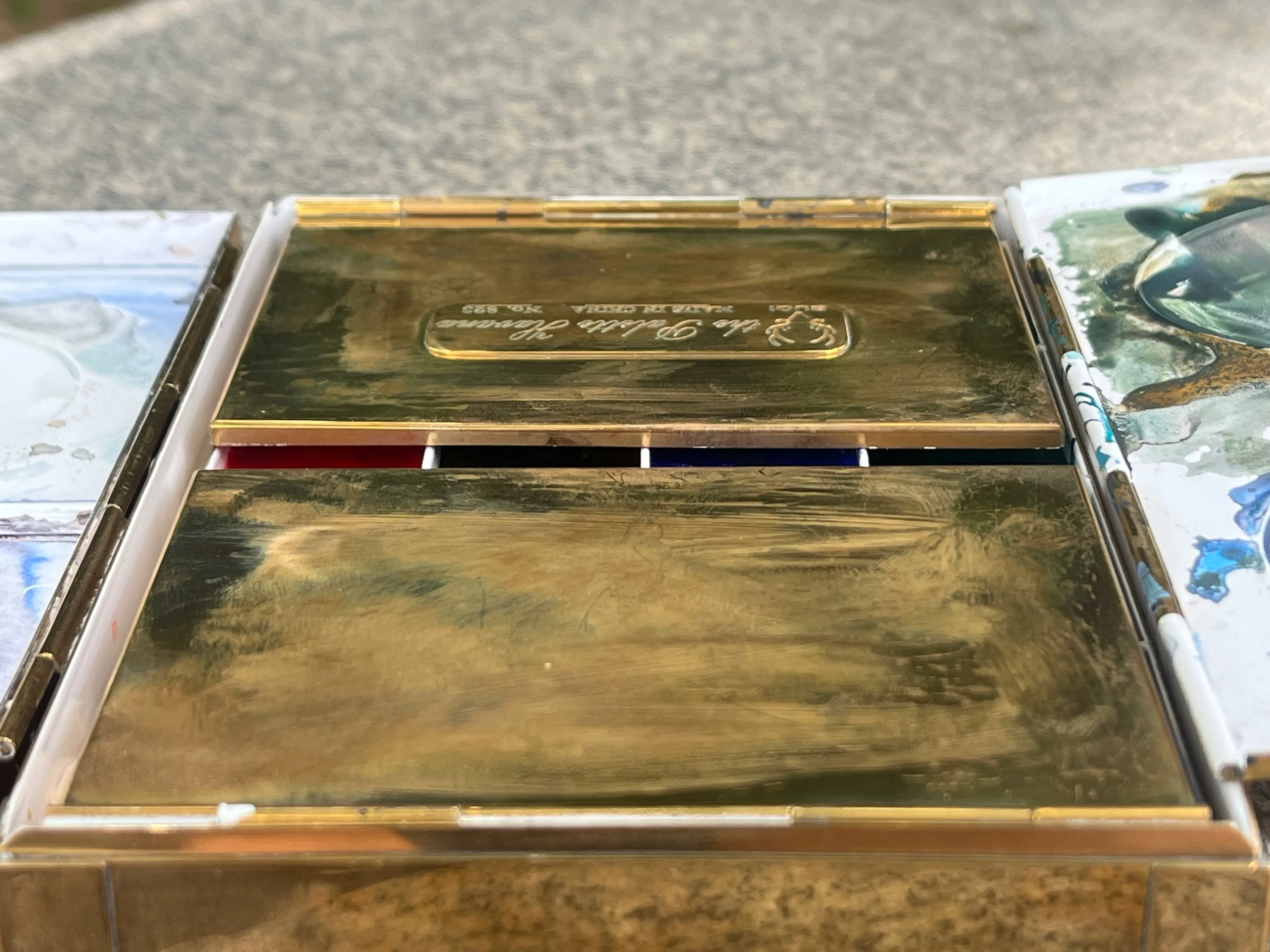 打开侧板需要扣缝隙 不器工坊 Roberson 式水彩盒打开侧板需要扣缝隙