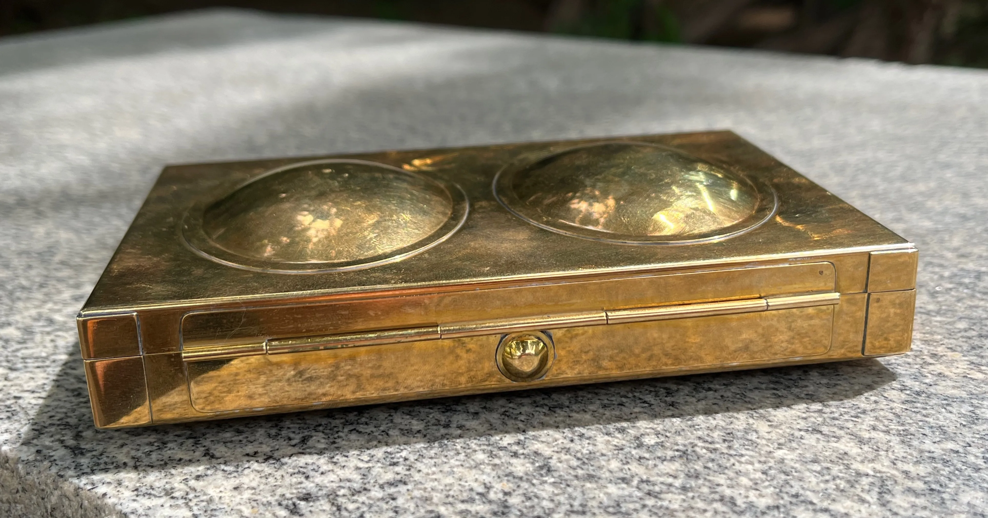 上盖转轴下侧的凸起 上盖转轴下侧的凸起