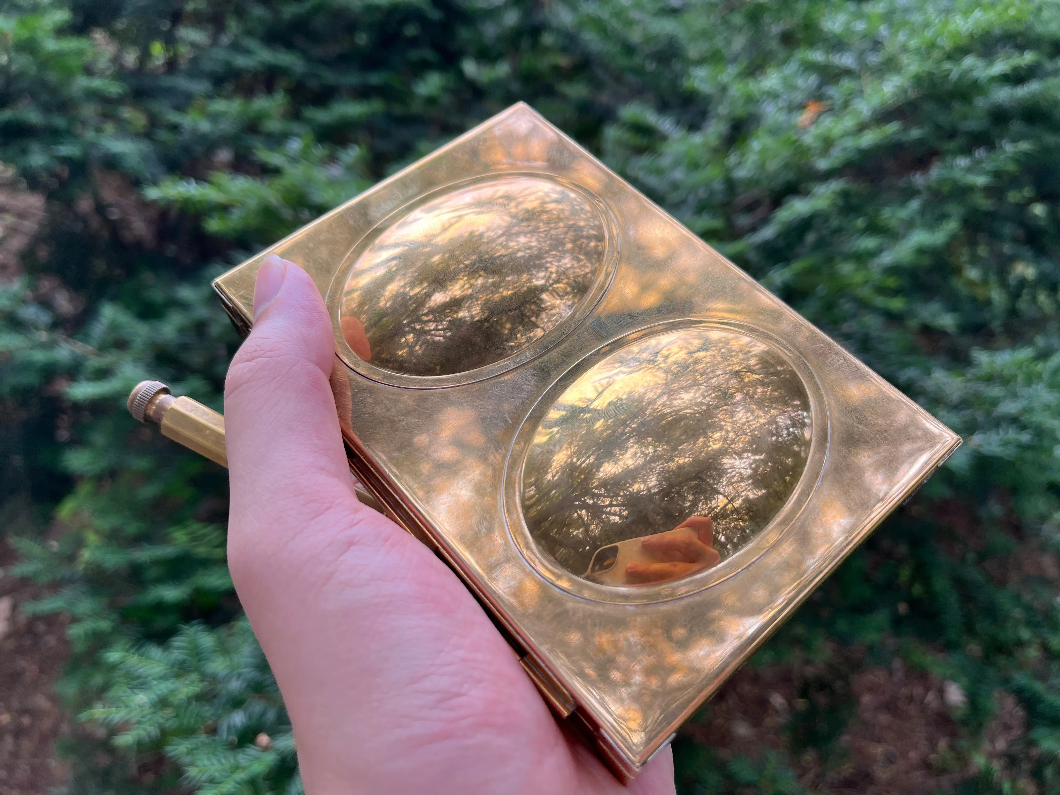 拿在手上的不器工坊 Roberson 式水彩盒 拿在手上的不器工坊 Roberson 式水彩盒